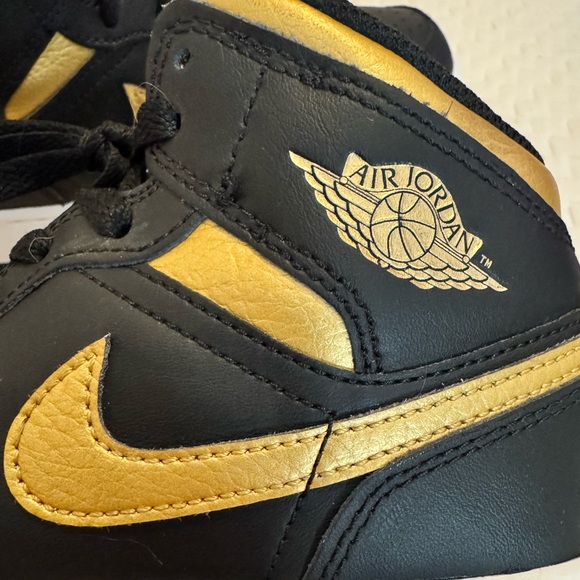 Air Jordan mid 1’s GS (4.5y) - Picture 7 of 11